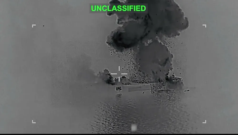 Một vụ tấn công tàu Iran do quân đội Mỹ thực hiện. Ảnh: U.S CENTRAL COMMAND