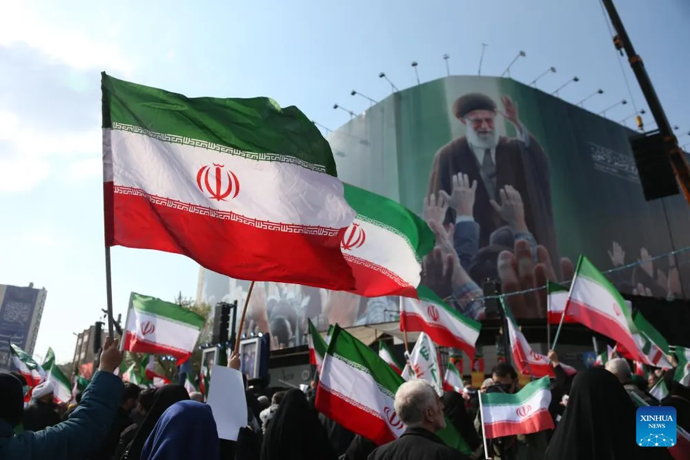 Người dân Iran đón mừng thông tin ông Mojtaba Khamenei là tân lãnh tụ tối cao Iran. Ảnh: XINHUA 