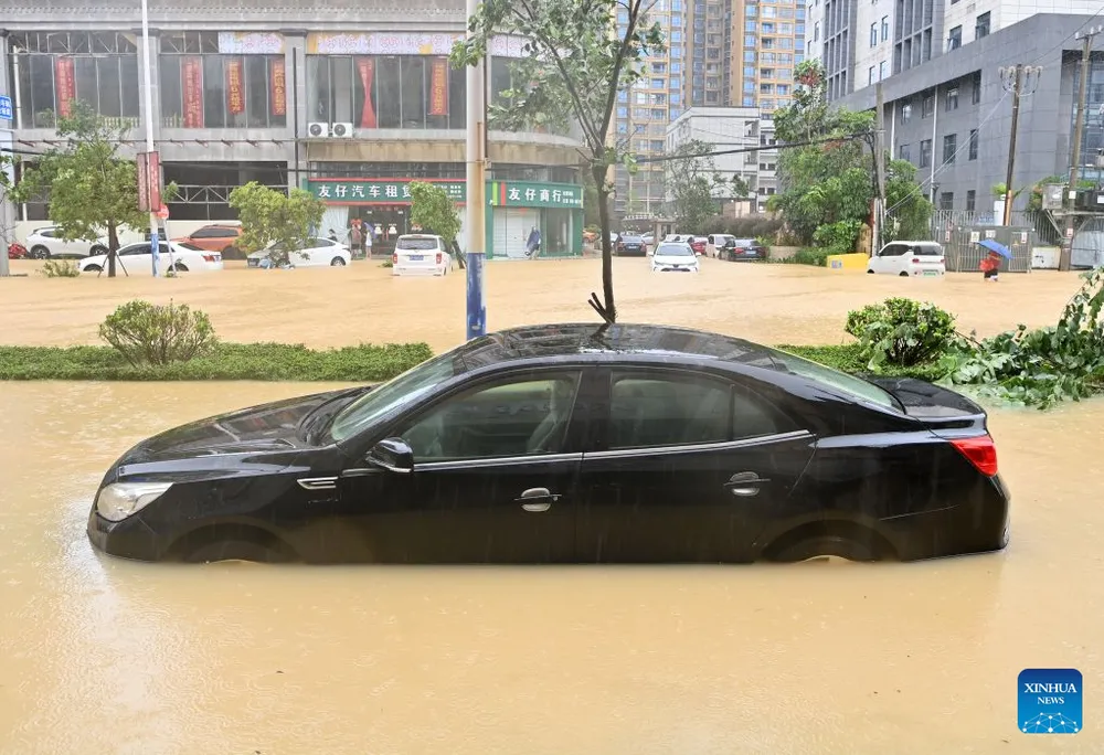 Mưa lớn gây ngập lụt tại Nam Ninh, Trung Quốc. Ảnh: XINHUA 