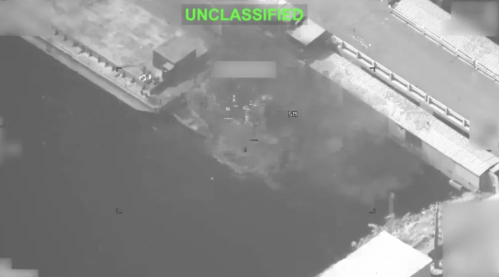 Hình ảnh từ vụ CENTCOM không kích Iran ngày 23-7. Ảnh: CENTCOM