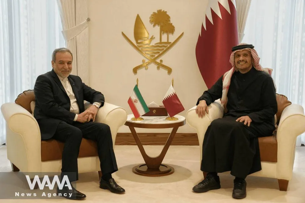 Ngoại trưởng Iran Abbas Araghchi gặp Thủ tướng kiêm Bộ trưởng Ngoại giao của Nhà nước Qatar Sheikh Mohammed bin Abdulrahman Al Thani, tại Qatar vào tháng 2-2026. Ảnh: WANA