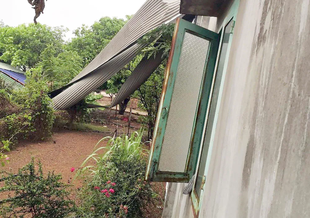 Nhiều căn nhà của các hộ dân bị tốc mái