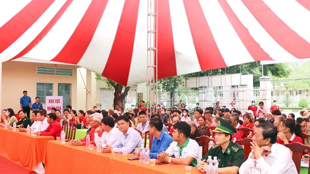 Các đại biểu tham dự buổi lễ