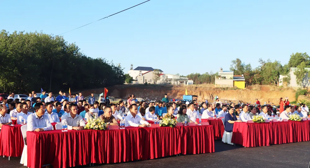 Các đại biểu tham dự buổi lễ