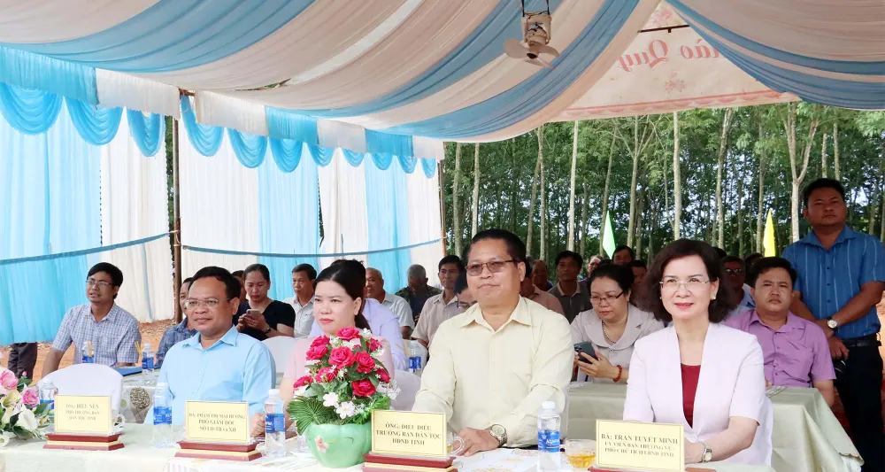 Các đại biểu tham dự buổi lễ Các đại biểu tham dự buổi lễ