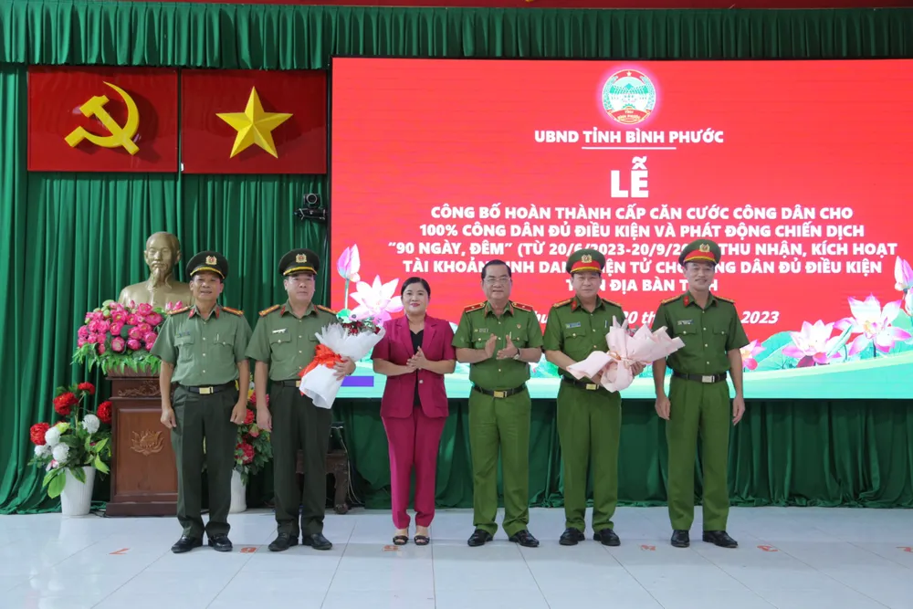 Chủ tịch UBND tỉnh Bình Phước Trần Tuệ Hiền biểu dương lực lượng công an đã hoàn thành chỉ tiêu cấp CCCD cho 100% công dân
