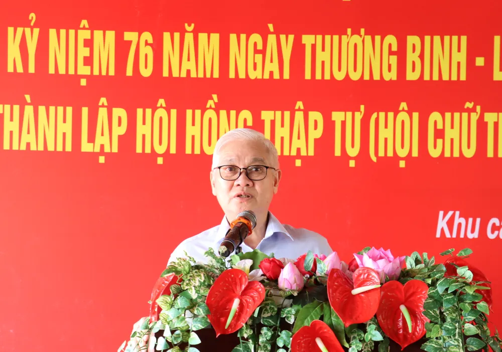 Bí thư Tỉnh ủy Bình Dương Nguyễn Văn Lợi phát biểu tại buổi họp mặt