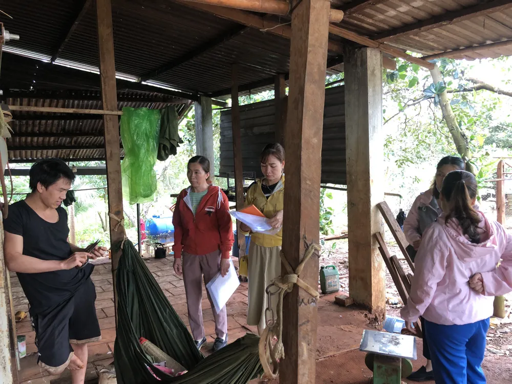 Cán bộ y tế huyện Đồng Phú khảo sát, ghi nhận trường hợp bé gái X.Y.D (sinh ngày 27-6-2023, dân tộc Mông) được xác định mắc bệnh uốn ván sơ sinh tại ấp Pa Pếch, xã Tân Hưng