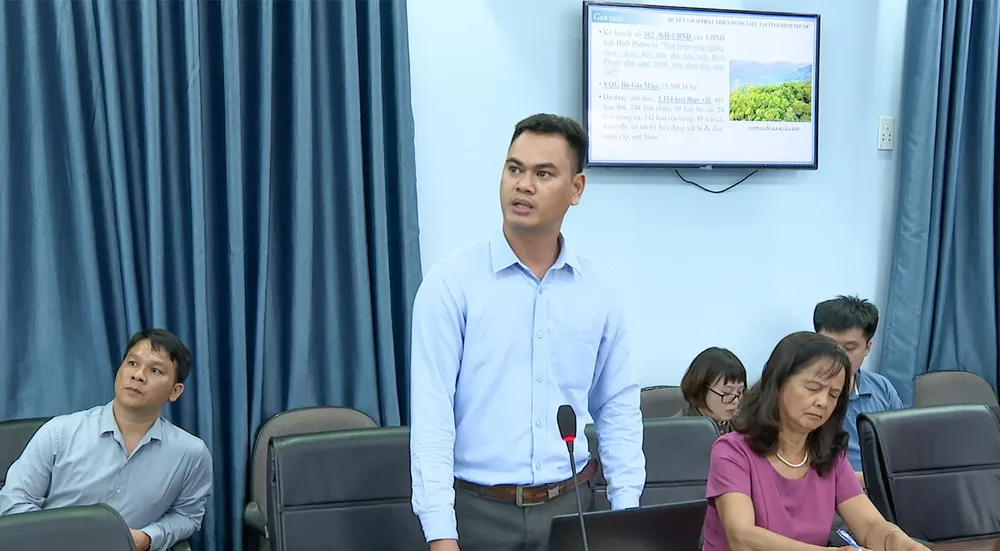 Thạc sĩ Trần Bảo Toàn, Viện Nghiên cứu Nông nghiệp công nghệ cao Đồng bằng sông Cửu Long - chủ nhiệm đề tài trình bày nội dung nghiên cứu tại cuộc họp