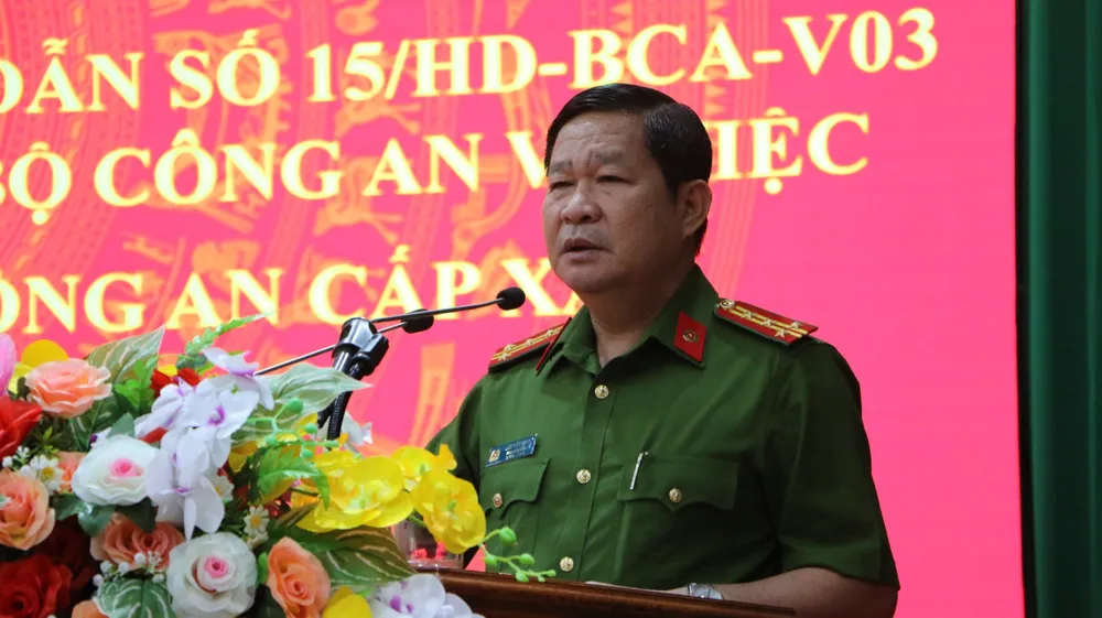 Đại tá Lâm Văn Long phát biểu tại hội nghị