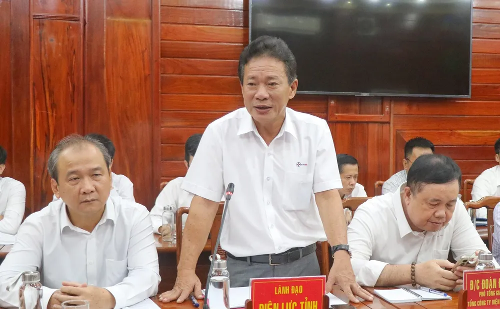 Ông Lê Tấn Quang, Giám đốc Công ty Điện lực Bình Phước phát biểu tại buổi làm việc