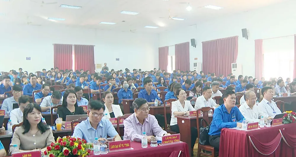 Các đại biểu và thanh niên tham dự buổi đối thoại