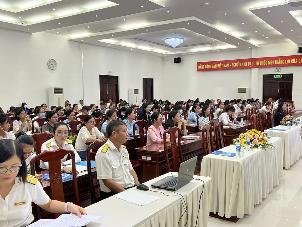 Cộng đồng doanh nghiệp, người nộp thuế tham dự hội nghị triển khai các chính sách thuế mới