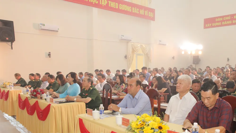 Các đại biểu tham dự buổi lễ