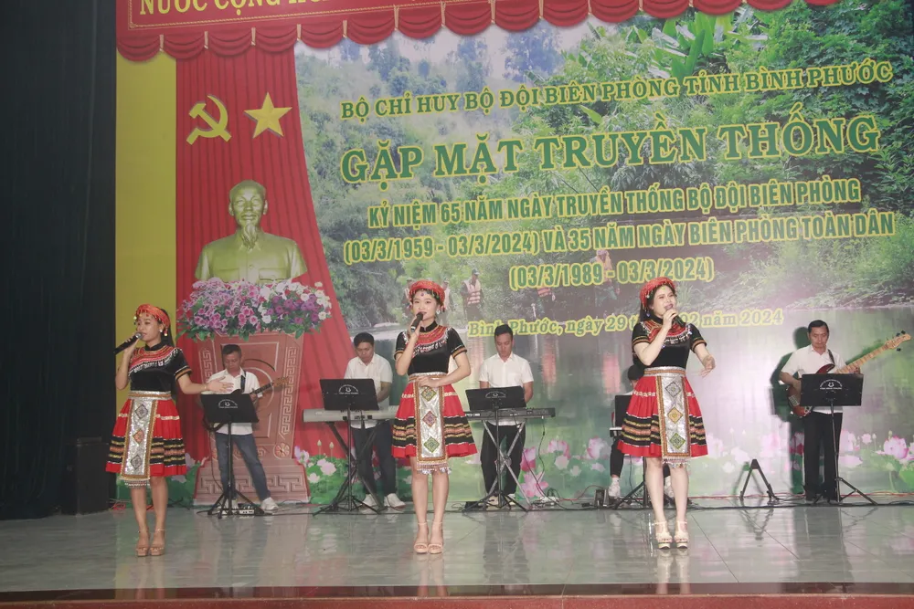 Một tiết mục văn nghệ tại buổi gặp mặt