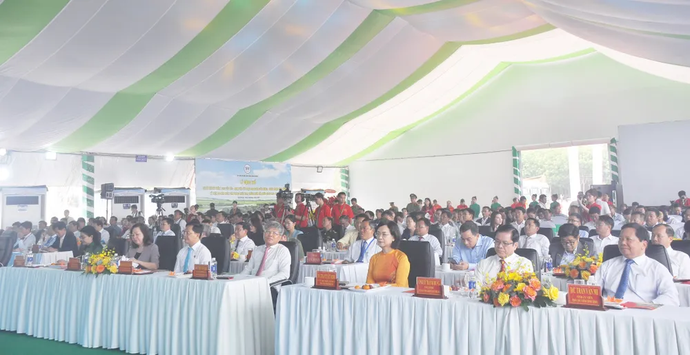 Các đại biểu tham dự buổi lễ