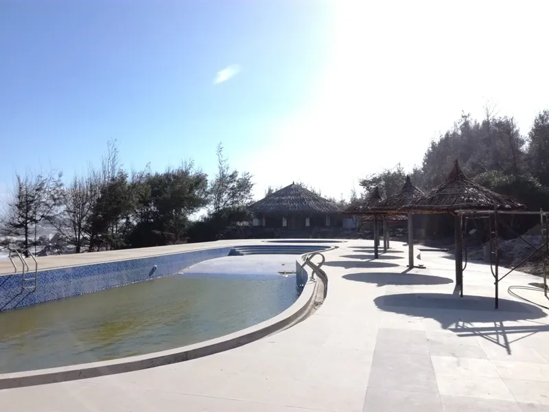 Nhiều resort tiền tỷ bỏ hoang do dự án cảng Kê Gà ảnh 2