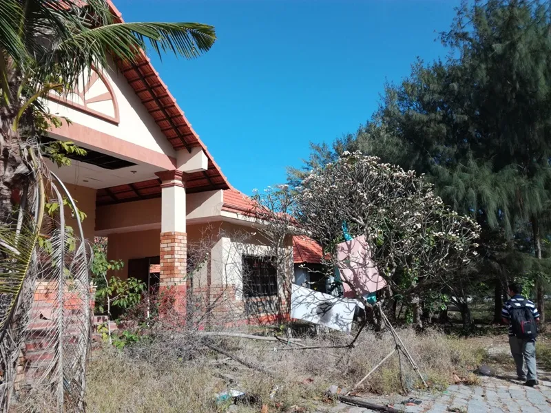 Nhiều resort tiền tỷ bỏ hoang do dự án cảng Kê Gà ảnh 9