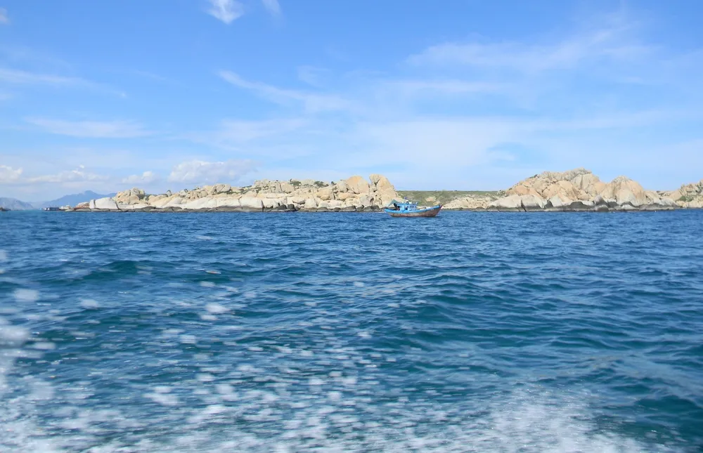 Khám phá vẻ đẹp hoang sơ ở đảo Hòn Cau ảnh 1