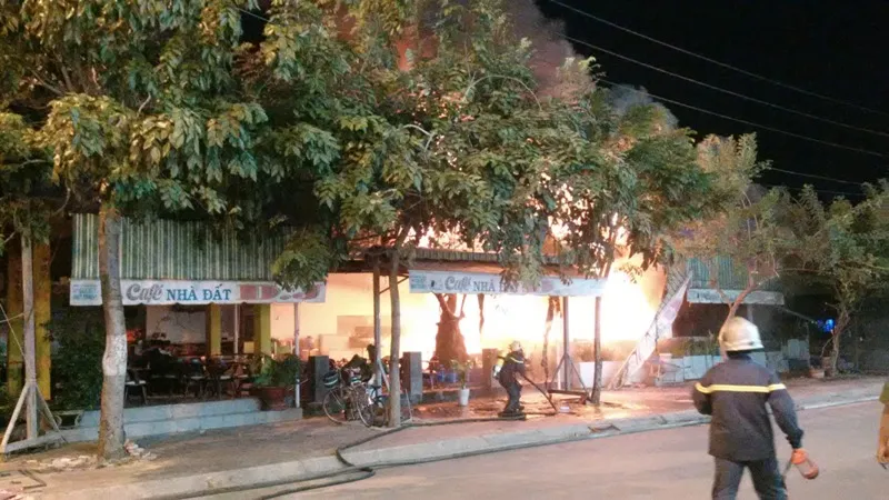 Nọn lửa bốc cháy dữ dội