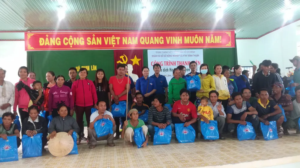 Hè tình nguyện, đưa kiến thức lên vùng cao ảnh 2