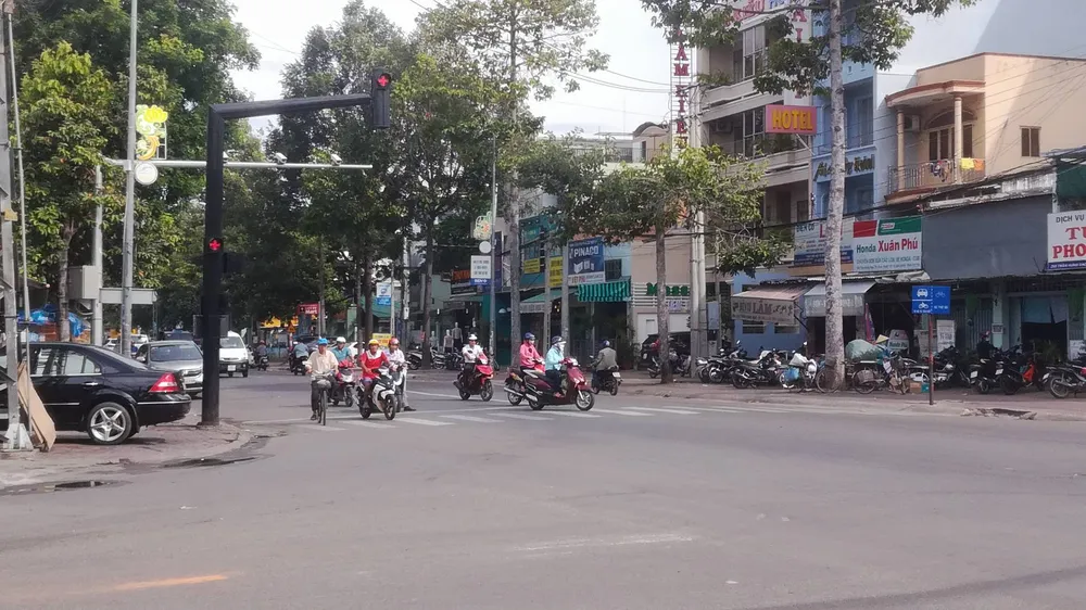 Cận ngày “phạt nguội” qua camera, người dân Phan Thiết vẫn thản nhiên vi phạm luật giao thông ảnh 2