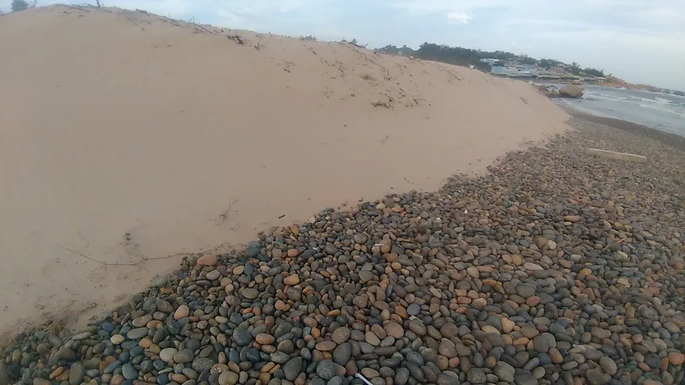 Yêu cầu làm rõ trách nhiệm quản lý nhà nước, hành vi xâm hại bãi đá 7 màu ảnh 1