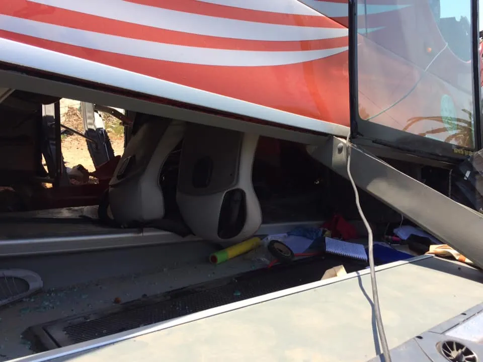 Xe chở khách du lịch Hàn Quốc lao xuống vực sâu ảnh 3