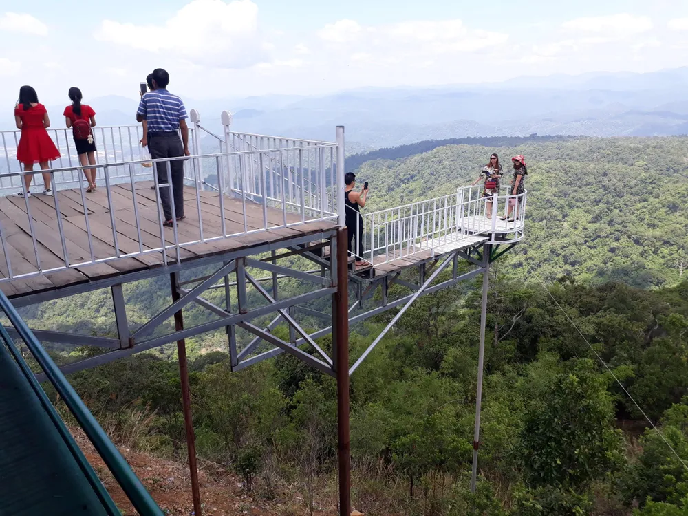  Cưỡng chế, tháo dỡ các công trình vi phạm trên khu vực đèo Đại Ninh ảnh 1