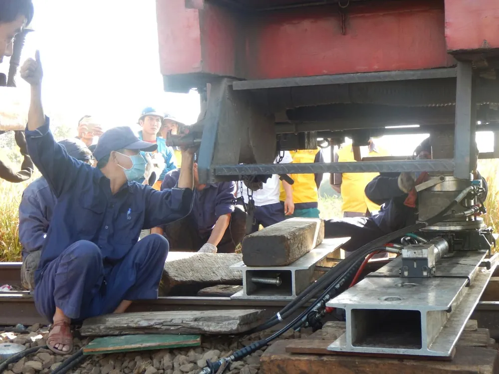 Tàu SE25 trật bánh, đường sắt Bắc Nam bị ngưng trệ nhiều giờ ảnh 2