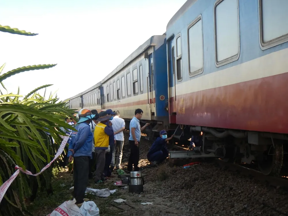 Tàu SE25 trật bánh, đường sắt Bắc Nam bị ngưng trệ nhiều giờ ảnh 3