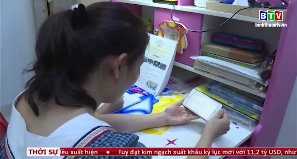 Học sinh lớp 9 và 12 ở Bình Thuận được học qua truyền hình ảnh 1