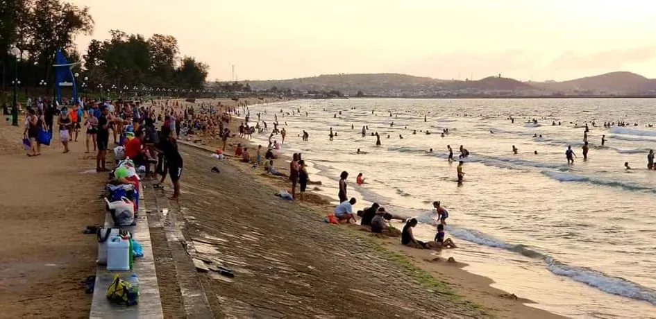 Đóng cửa bãi giữ xe gần biển để hạn chế tập trung đông người ảnh 1