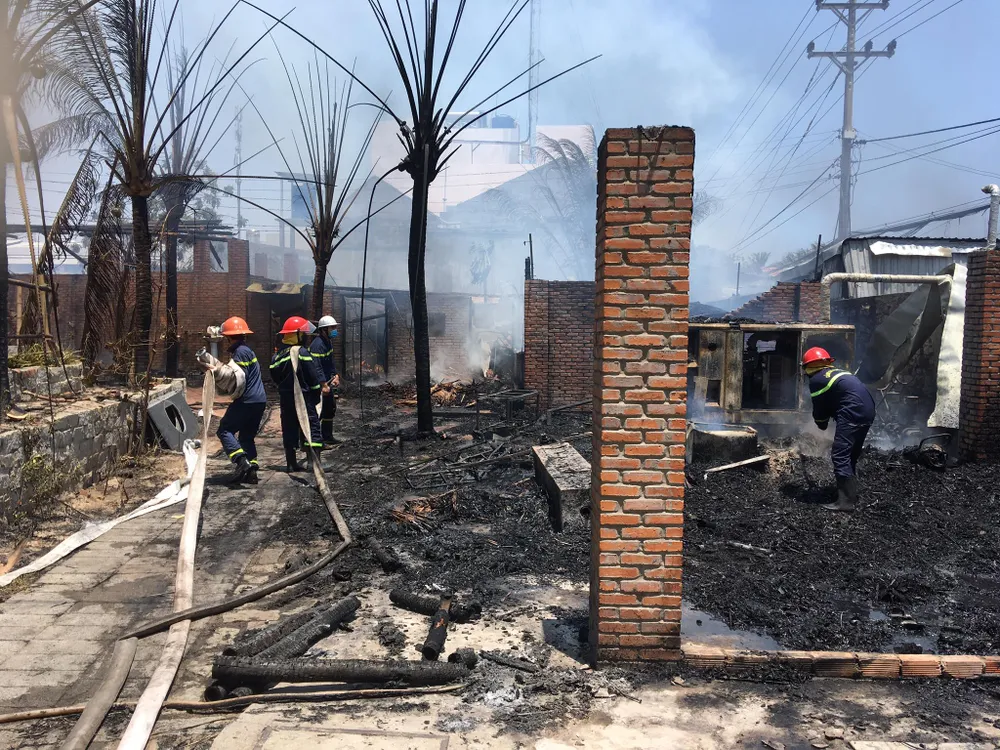 Cháy lớn thiêu rụi khu nhà hàng, quán bar ở “thủ đô” resort ảnh 1