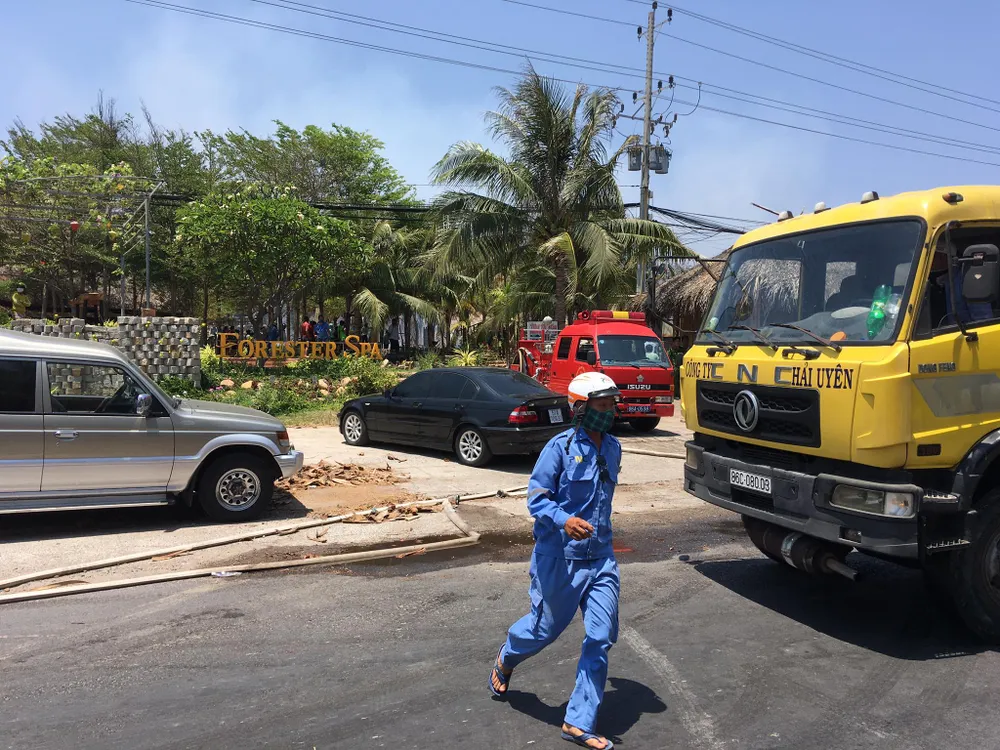 Cháy lớn thiêu rụi khu nhà hàng, quán bar ở “thủ đô” resort ảnh 5