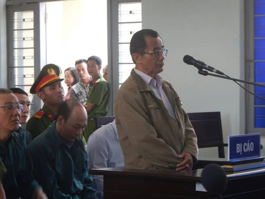 Hoãn phiên tòa xét xử 6 bị cáo nguyên là Chủ tịch, Phó Chủ tịch và lãnh đạo các phòng chuyên môn UBND TP Phan Thiết ảnh 2