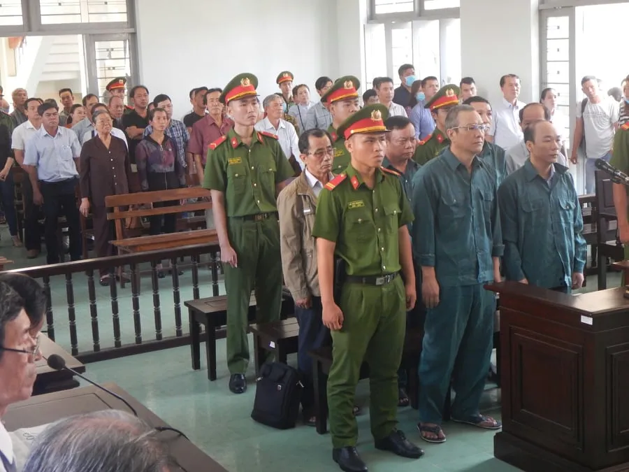 Hoãn phiên tòa xét xử 6 bị cáo nguyên là Chủ tịch, Phó Chủ tịch và lãnh đạo các phòng chuyên môn UBND TP Phan Thiết ảnh 1