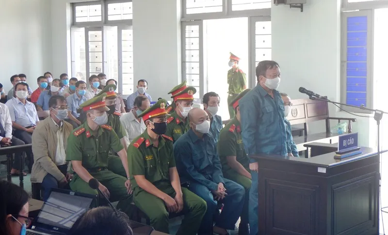 Xét xử 6 bị cáo nguyên là Chủ  tịch, Phó Chủ tịch và lãnh đạo các phòng chuyên môn UBND TP Phan Thiết ảnh 3