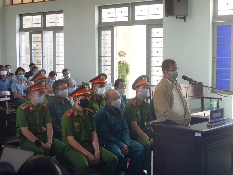 Xét xử 6 bị cáo nguyên là Chủ  tịch, Phó Chủ tịch và lãnh đạo các phòng chuyên môn UBND TP Phan Thiết ảnh 4