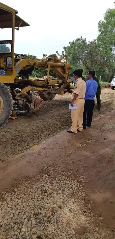 Xe máy bị cuốn vào gầm xe ủi làm đường, bé trai 12 tuổi thiệt mạng ảnh 3