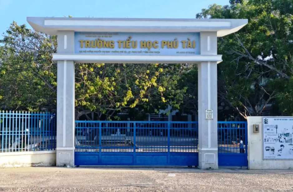 Một cô giáo rơi lầu khi đang làm việc với nhà trường và phụ huynh học sinh ảnh 1