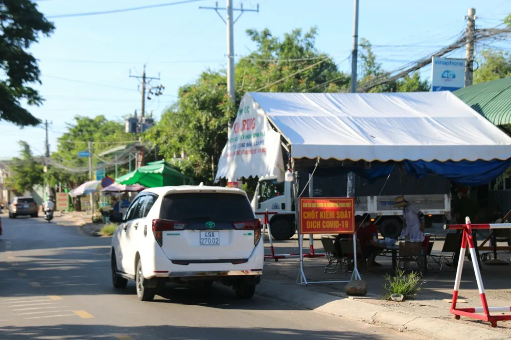 Một bác sĩ nghi mắc Covid-19, phong tỏa một khoa Bệnh viện Đa khoa tỉnh Bình Thuận ảnh 3