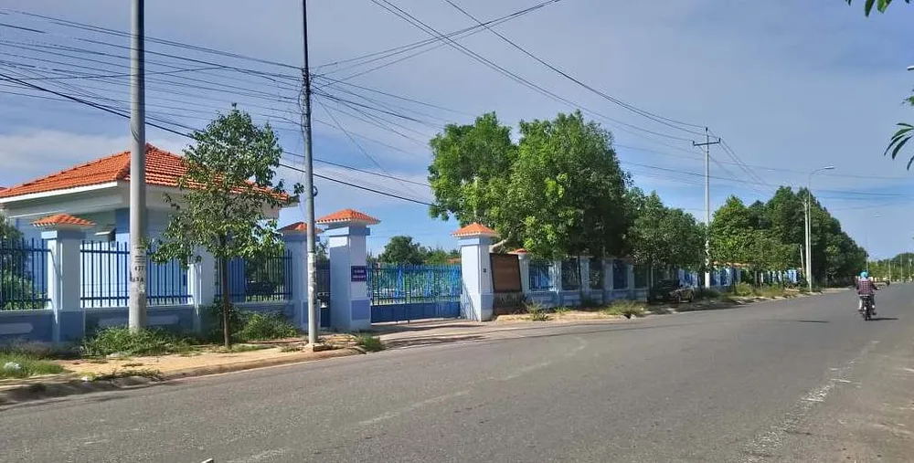 Yêu cầu Hiệu trưởng Trường Chính trị tỉnh Bình Thuận giải trình việc mở lớp đông người trong mùa dịch ảnh 1