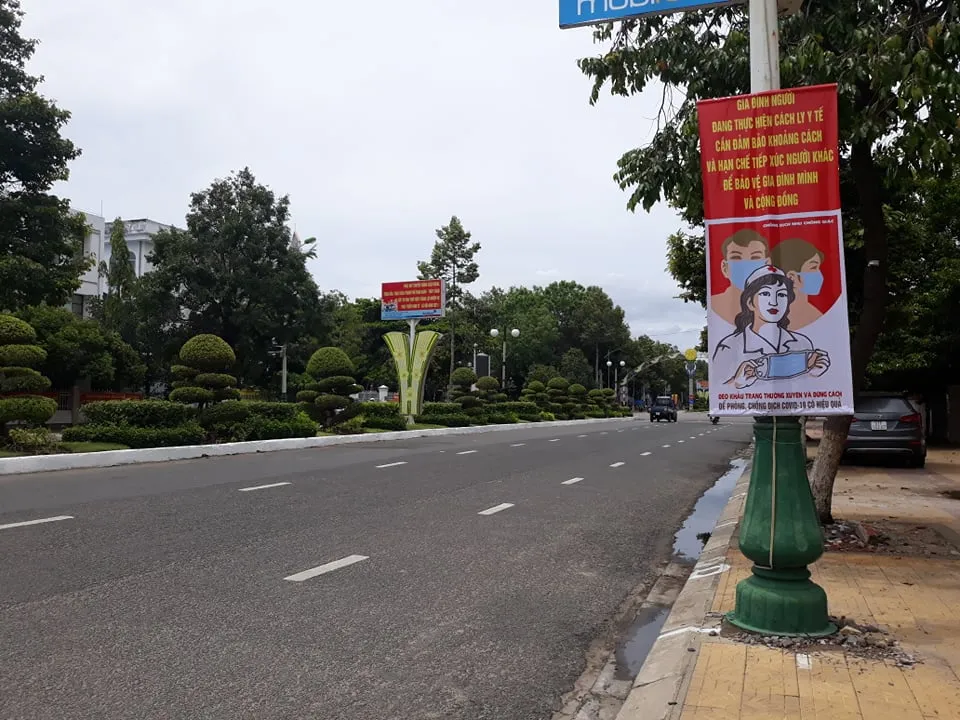 Vụ thu tiền giấy xác nhận đi đường: Chủ tịch phường bị cách chức ảnh 1