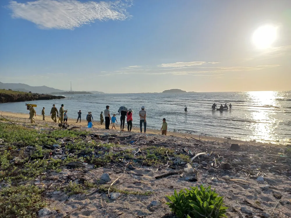 Tìm thấy thi thể 2 thanh niên ở Ninh Thuận đi câu cá bị rơi xuống biển ảnh 2