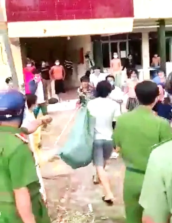 Không có việc hàng chục người trong khu cách ly bị đói ăn nên tụ tập, la hét, đòi rời khu cách ly ảnh 1