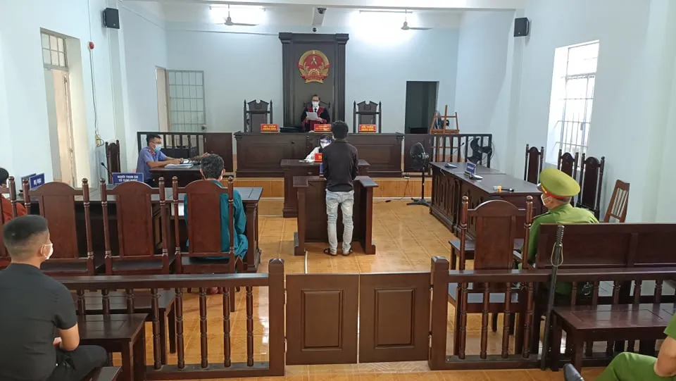 Đối tượng hành hung công an trực chốt lãnh án tù giam ảnh 2