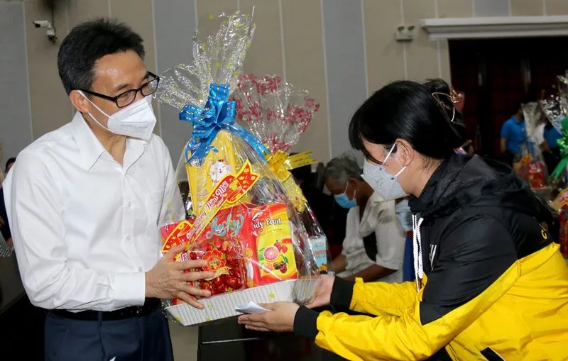 Phó Thủ tướng Vũ Đức Đam thăm và tặng quà tết tại Bình Thuận ảnh 1