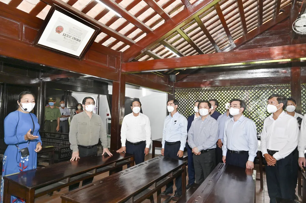 Thủ tướng dâng hương tưởng niệm Chủ tịch Hồ Chí Minh tại Bình Thuận ảnh 3