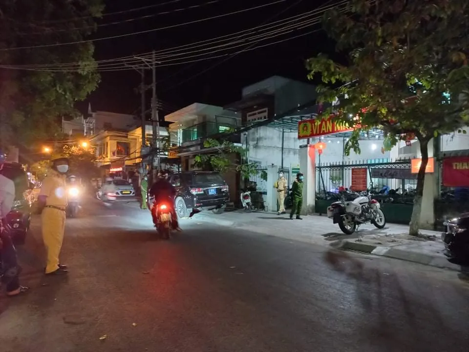 Tiếp tục khám xét nơi làm việc, nhà riêng các nguyên lãnh đạo UBND tỉnh Bình Thuận ảnh 2